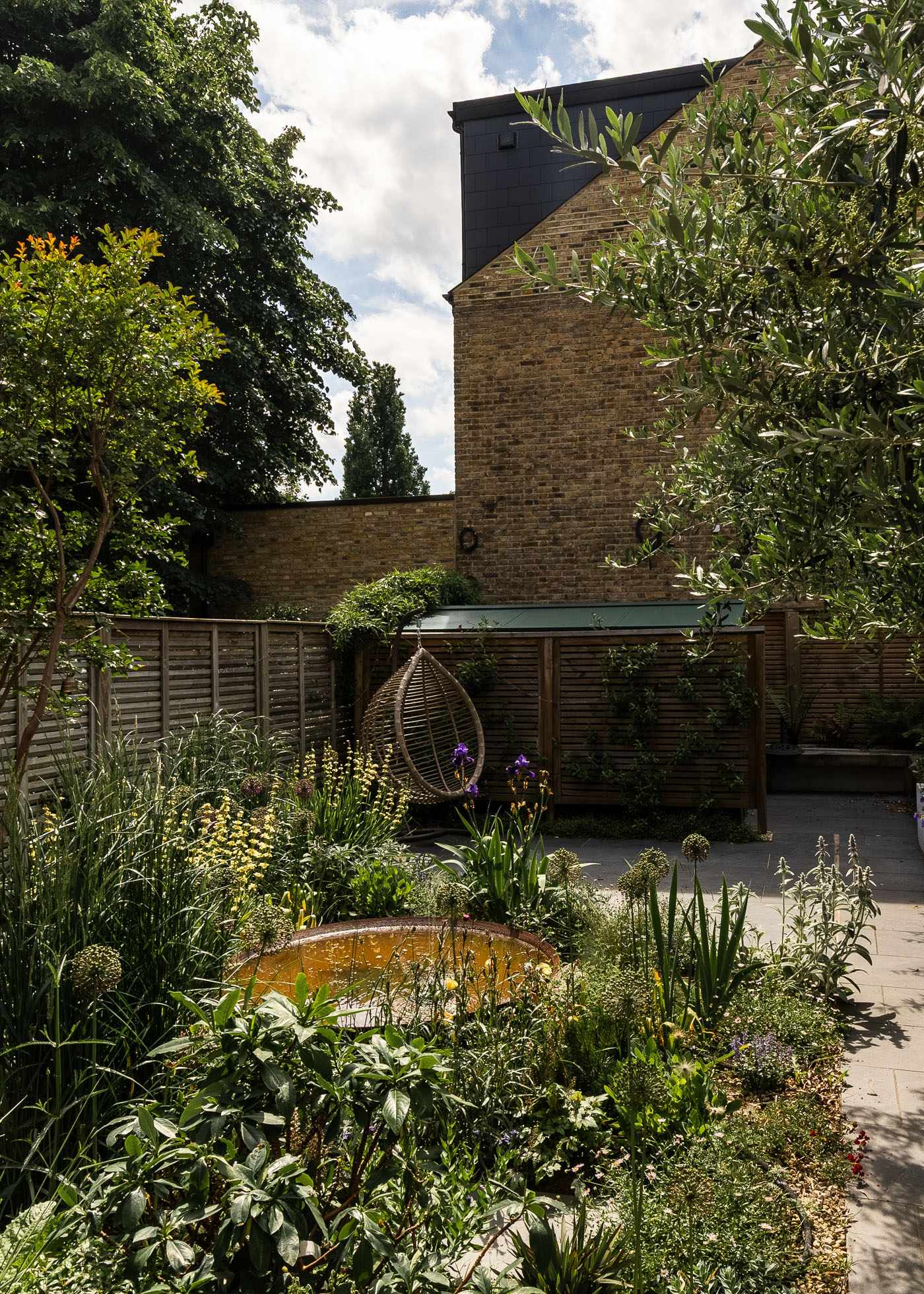  - Images Of Interiors // Interior Photographer Images of Interiors photography offers photo and video creating bespoke images of properties. Tailored to the style of the property and the client's needs